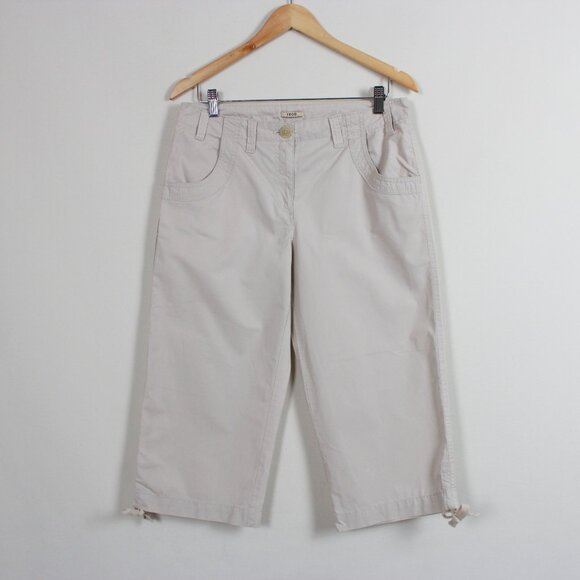 Izod Oatmeal Beige Cotton Low Rise Capri's - Picture 15 of 16
